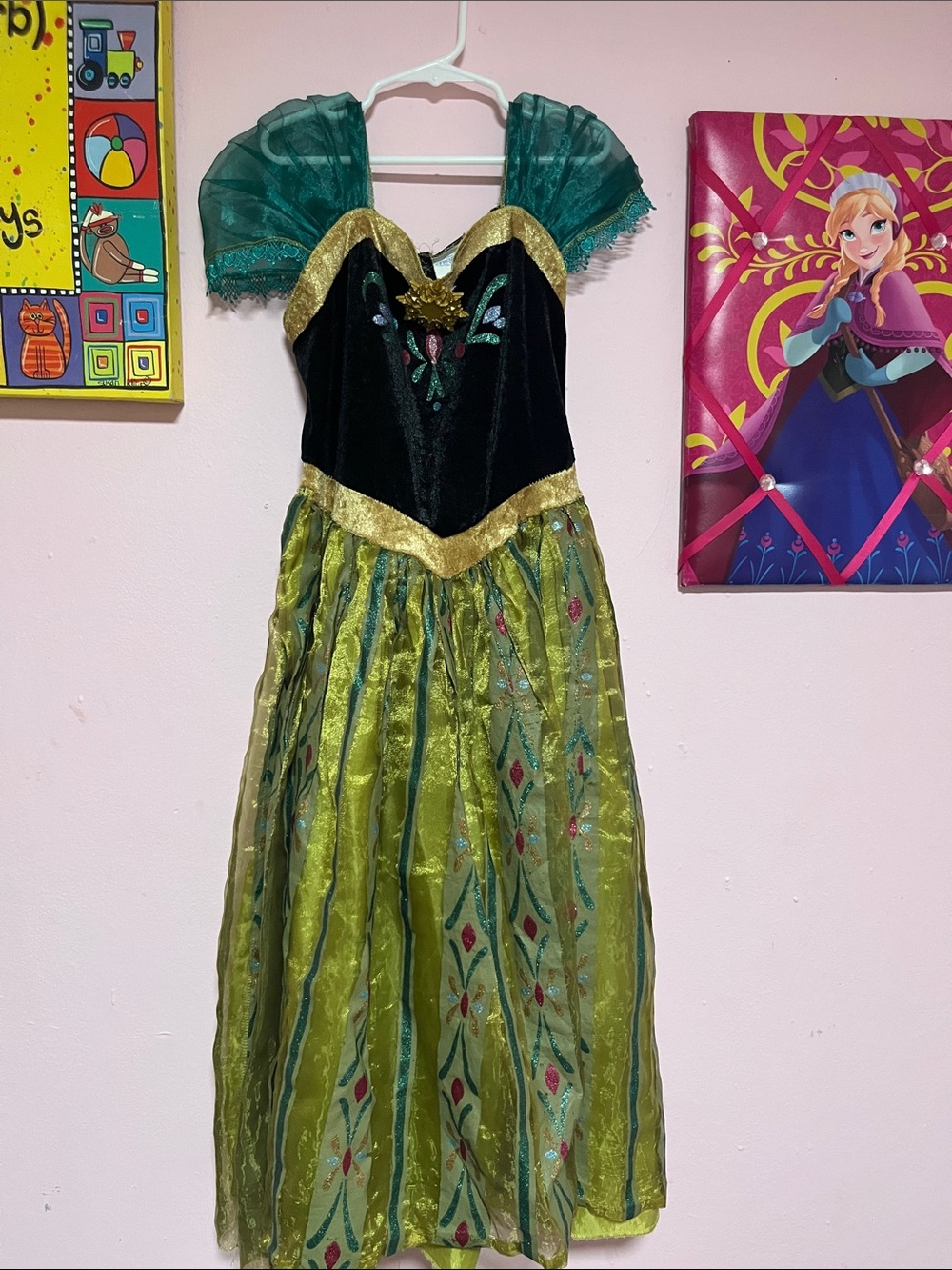 Disney Frozen Green and Black Princess Costume Dress with Gold Princess Anna.